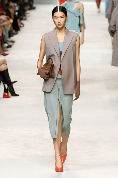 Look 9
